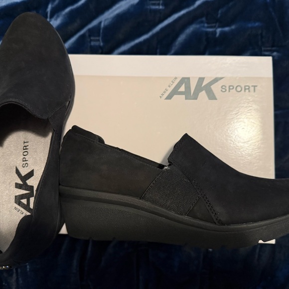 Brand New - Anne Klein Sport Black Shoes with Wedge Heel size 8m - Picture 5 of 5